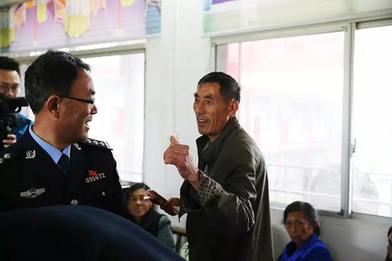 为民警点赞的农民工