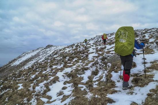 穿越“鳌太线”的驴友。
