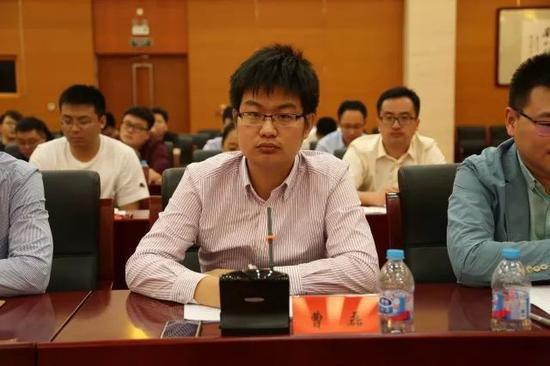 曹磊代表“人民日报社青年文明号”新媒体中心客户端运营室发言