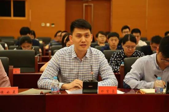 郑紫豪代表“人民日报社青年文明号”人民网网络电视部发言