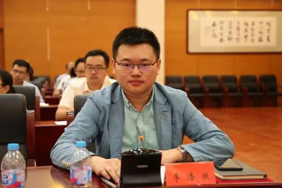 李浩燃作为“人民日报社第十一届青年岗位能手”代表发言