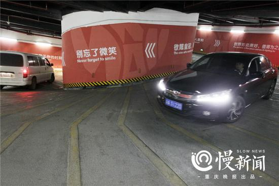 南岸泽科星泽汇商场，先转6圈才能到达停车库