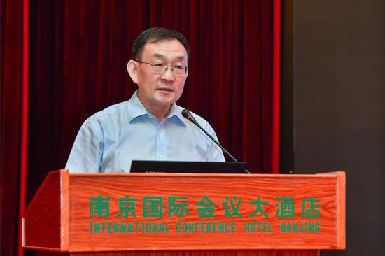 南京环境科学研究所所长高吉喜致做报告