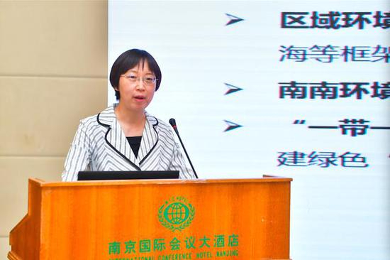 东盟环境保护合作中心副主任张洁清做报告