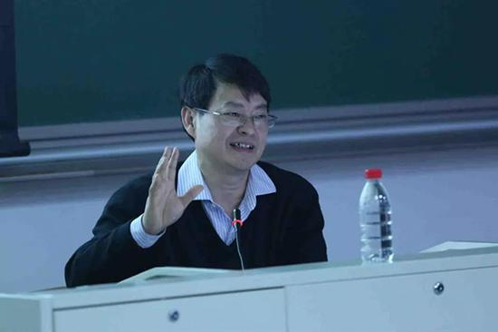 高鸿钧院士举办科学前沿讲座。杨天鹏 摄