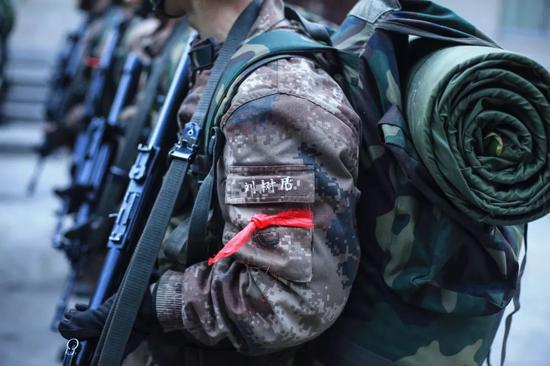 2018年1月10日，西藏自治区，山南军分区边防某营官兵，执行巡逻任务的战士出征前。