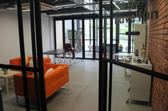 “朝鲜交流”新加坡总部会议室内景