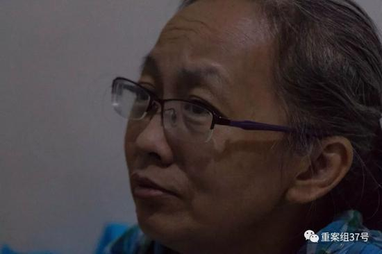 ▲肺癌患者顾前芬（化名）介绍个人病情以及买药经历。&nbsp;&nbsp;&nbsp;&nbsp;实习生 陈婉婷 摄