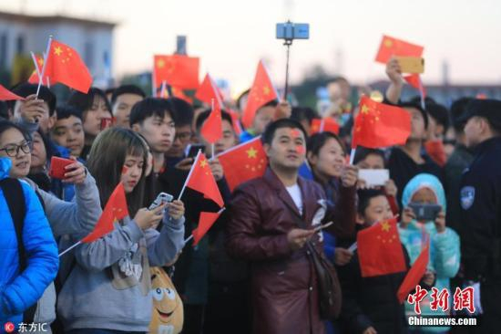 　　10月1日清晨，隆重的升国旗仪式在北京天安门广场举行，庆祝中华人民共和国成立69周年。之图 摄图片来源：东方IC 版权作品 请勿转载