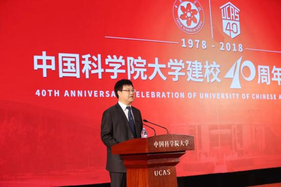 董军社主持校庆纪念大会