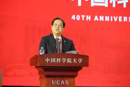 李佩教学名师奖获得者余金中发言