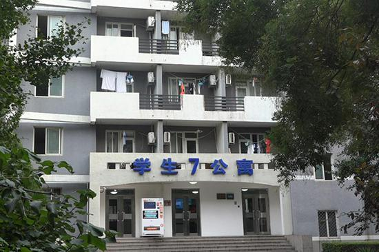 杨轩大学时的宿舍楼。