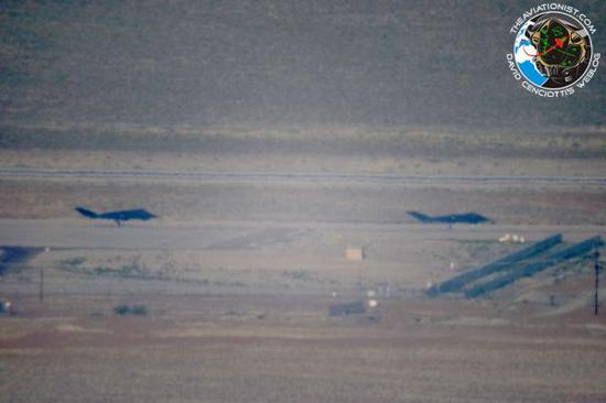 　　美军迷于2018年5月在内华达“51区”拍到的F-117隐身战机地面滑行照片。（图片来源：美国Aviationist网站）。