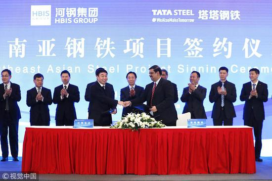 　　”1月28日，中国河钢集团和印度的塔塔钢铁集团，在北京签署股权收购及相关协议。（图片来源：视觉中国）