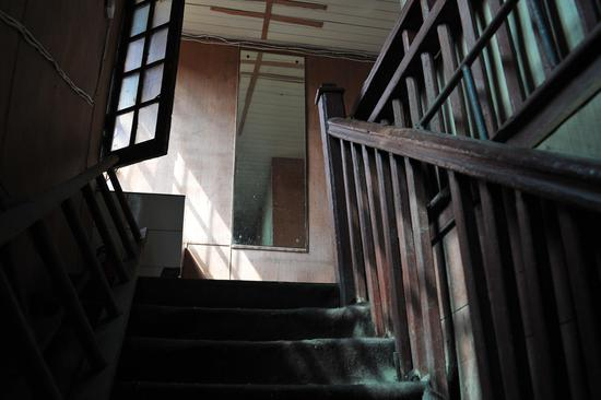 　　二战期间曾经被日军充作“娱乐所”的建筑，如今取名“宝塔旅馆”，仍对外营业。这家砖木结构旅馆位于岳阳市洞庭南路115号，前身是普济医院，由美国传教士建于1902年。 新京报记者 吴江 摄