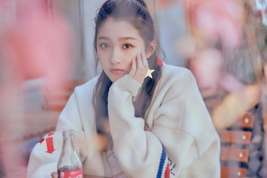 王义博镜头下的关晓彤