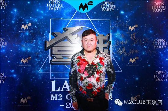 孙小果出席夜店庆典&nbsp; 图片来自M2酒吧玉溪店微信公众号