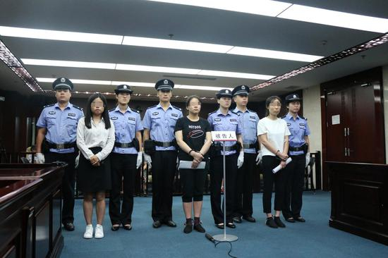 被告人听取判决结果。实习生&nbsp;陈婉婷 摄