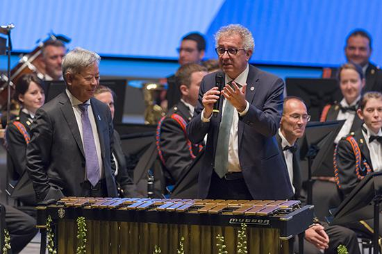 年会上的金立群与格拉美亚