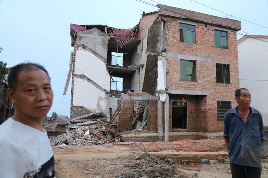 夏江平家受损严重。 本报记者 郝成 摄影