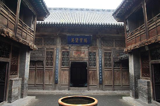 与乔家大院相比，山西静升王家大院更显朴素。