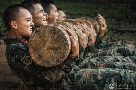 《战士本色》组照之一 王国辰 @如尘映画