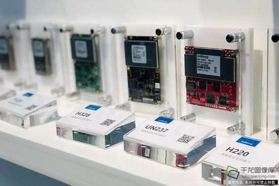 图为合众思壮公司生产的高精度定位定向板卡（图片来源：tuku.qianlong.com ）。千龙网记者 刘阳摄