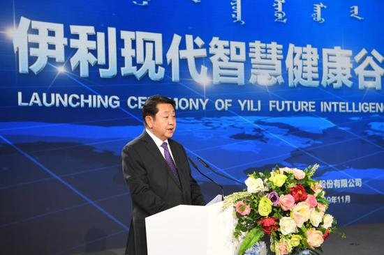 呼和浩特市委副书记、市长冯玉臻主持启动仪式