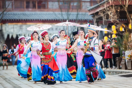 “滇池后海”商业街荟萃六大民族风情