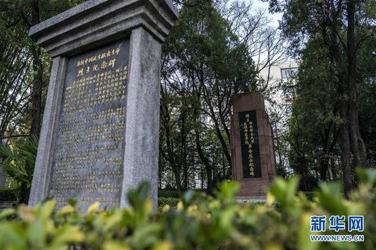 　　位于云南师范大学校园内的西南联大暨昆明师院革命烈士纪念碑（1月20日摄）。 新华社记者 江文耀 摄