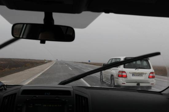 从伊斯法罕到德黑兰，途径大面积的戈壁荒漠，非常像柴达木盆地的景色。