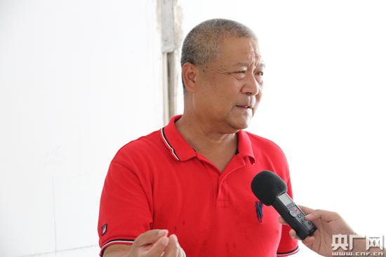 朱红光谈起新家高兴不已（央广网记者 韩晓余 摄）