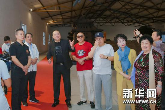 图片说明：嘉宾参观现场