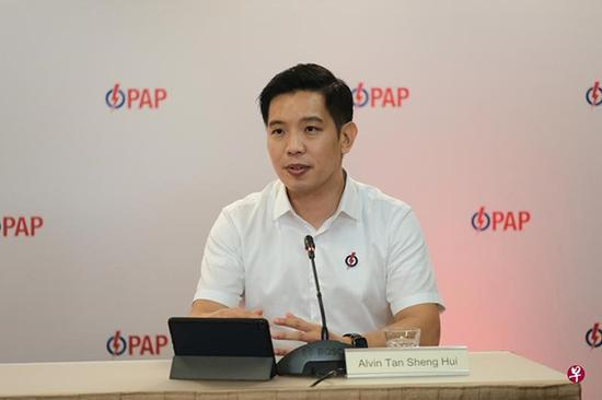  同为高管出身、执政党大力拔擢的年轻精英，林绍权（上）和陈圣辉（下）的不同遭遇也是新加坡社会变化的体现。