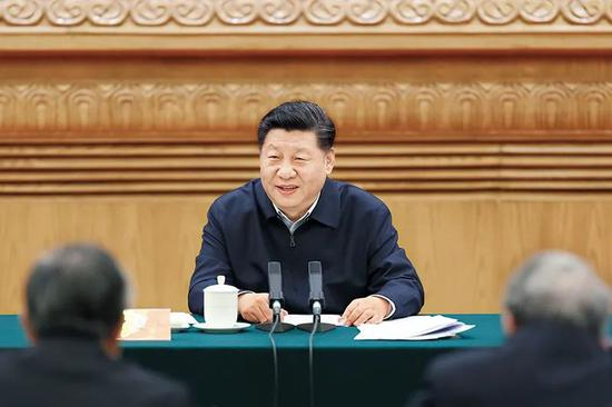 　　2019年3月18日，中共中央总书记、国家主席、中央军委主席习近平在北京主持召开学校思想政治理论课教师座谈会并发表重要讲话。新华社发 盛佳鹏/摄