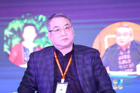 武汉大学新闻与传播学院院长 强月新