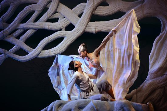 2020年6月，《朱鹮》在上海“乡田同井 守望相助”抗疫公益演出季上作为开幕演出亮相。 祖忠人 摄