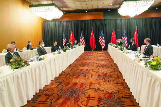 　　北京时间19日，中共中央政治局委员、中央外事工作委员会办公室主任杨洁篪在中美高层战略对话开场白中阐明中方有关立场。