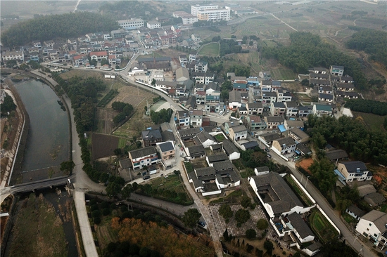 这是浙江省余姚市梁弄镇横坎头村（2018年3月1日摄，无人机照片）。新华社记者 黄宗治 摄