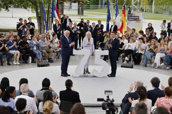 当地时间2024年5月26日，德国柏林，德国总统施泰因迈尔与法国总统马克龙参加舞台辩论。视觉中国 图