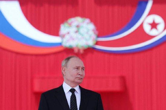 △当地时间6月19日，朝鲜平壤，俄罗斯总统普京出席在金日成广场举行的欢迎仪式。