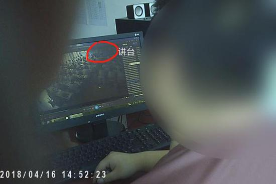 家属提供的视频显示，李某翰受到老师抽打，随后发生坠楼事件。视频截图