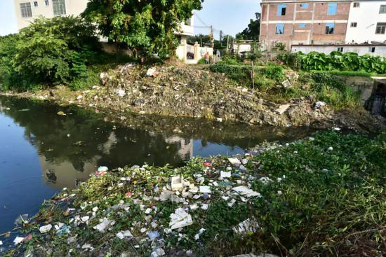 汕头市潮南区陈店镇河涌淤满垃圾