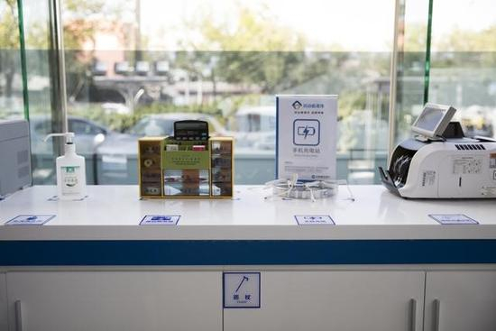 劳动者港湾同样提供拐杖等助力工具，提升不同群体的服务体验