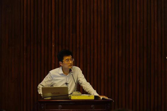 李辰阳在研讨会上讲解意定监护。受访者供图