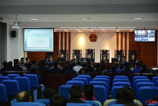 ↑庭审现场