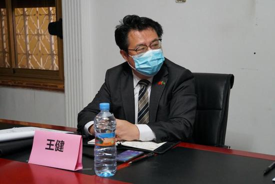 中国驻毛里坦尼亚大使馆政务参赞王健主持研讨会开幕式