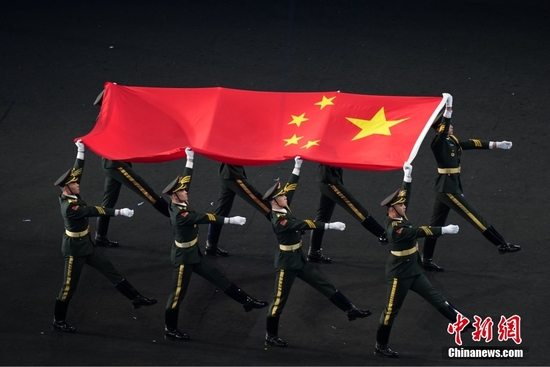 　　2月4日晚，举世瞩目的北京第二十四届冬季奥林匹克运动会开幕式在国家体育场隆重举行。中新社记者 崔楠 摄