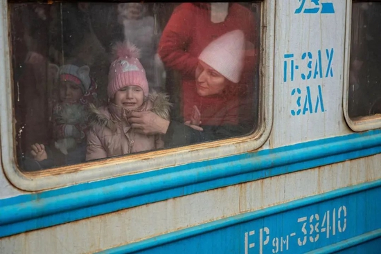 基辅火车站的市民（受访者供图）