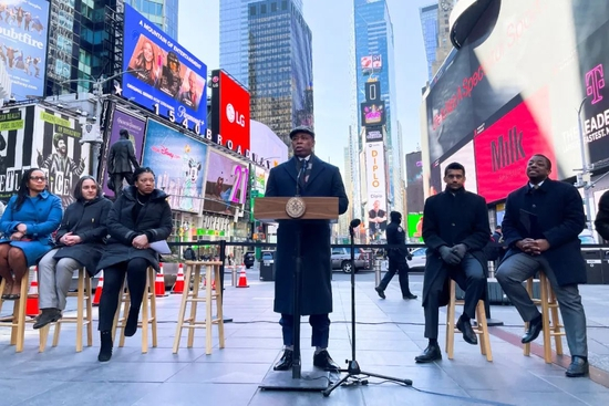 　　▲当地时间3月4日，美国纽约，纽约市长埃里克·亚当斯说，下周起纽约市将解除大部分新冠防疫限制措施。图/IC photo